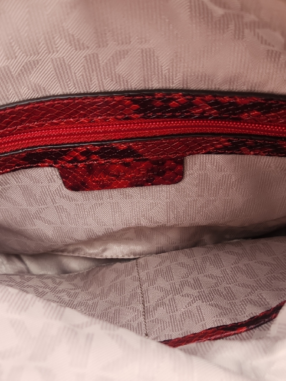 Michael Kors Daria Foldover Bag With Strap. Vibrant Red Snakeskin With Gold Logo - Picture 6 of 7